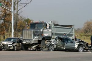 $ 3.85 millones Accidente de camión